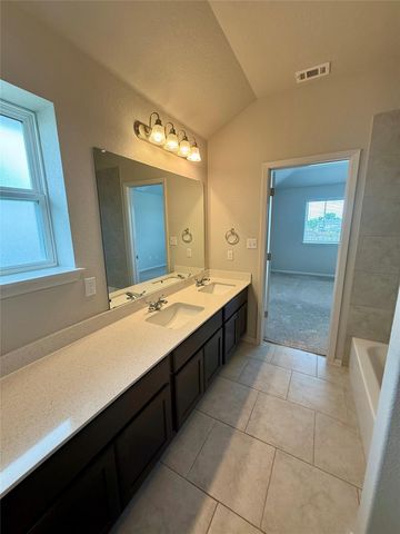 212 Lake Placid RUN, Elgin, TX 78621