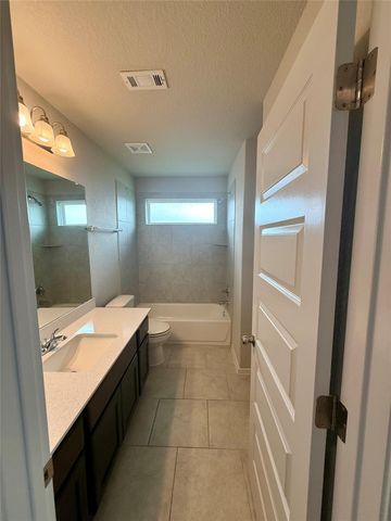 212 Lake Placid RUN, Elgin, TX 78621