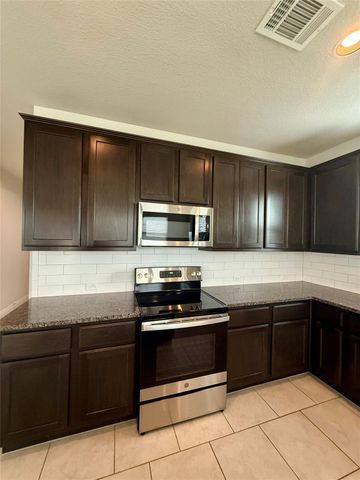 212 Lake Placid RUN, Elgin, TX 78621