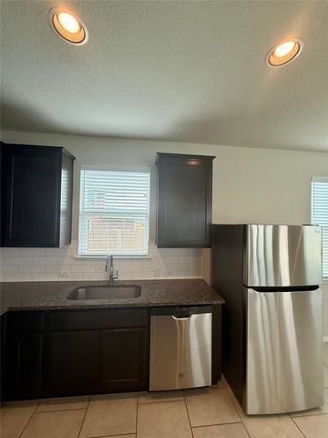 212 Lake Placid RUN, Elgin, TX 78621