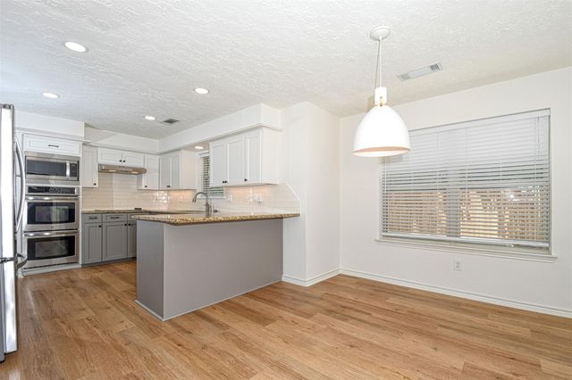 6 Willowherb Court, The Woodlands, TX 77380