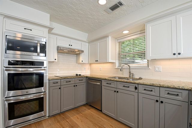 6 Willowherb Court, The Woodlands, TX 77380