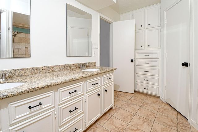 6 Willowherb Court, The Woodlands, TX 77380