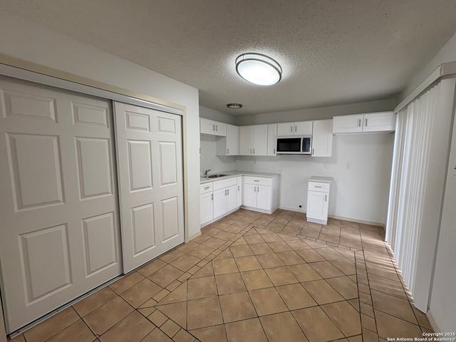 911 Walnut Park, San Antonio, TX 78227