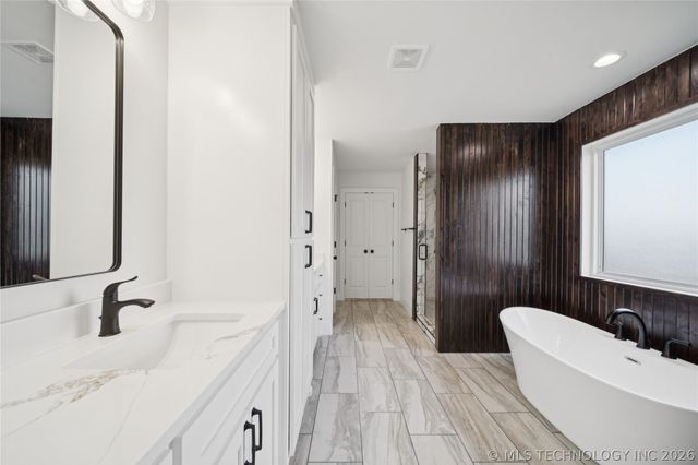 2044 E 129th Place S, Jenks, OK 74037