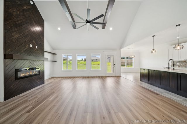 2044 E 129th Place S, Jenks, OK 74037