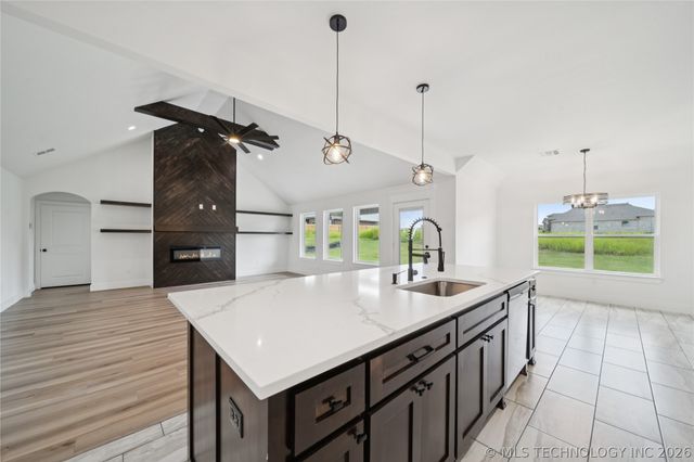 2044 E 129th Place S, Jenks, OK 74037