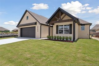 2044 E 129th Place S, Jenks, OK 74037