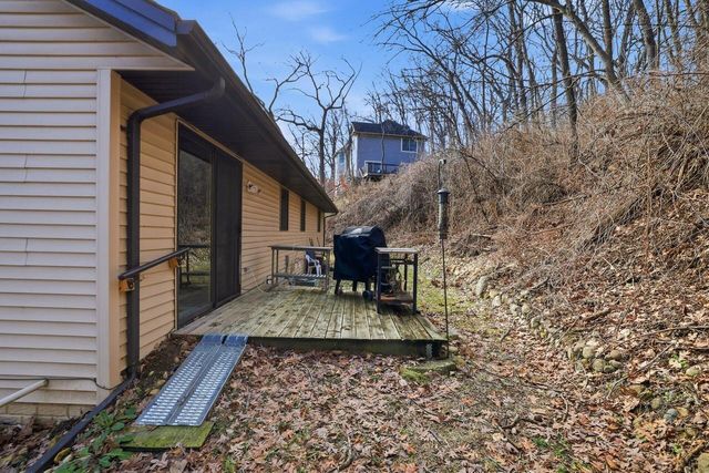 142 Riverside DRIVE, Waterford, WI 53185