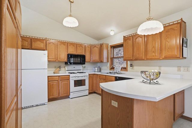 142 Riverside DRIVE, Waterford, WI 53185