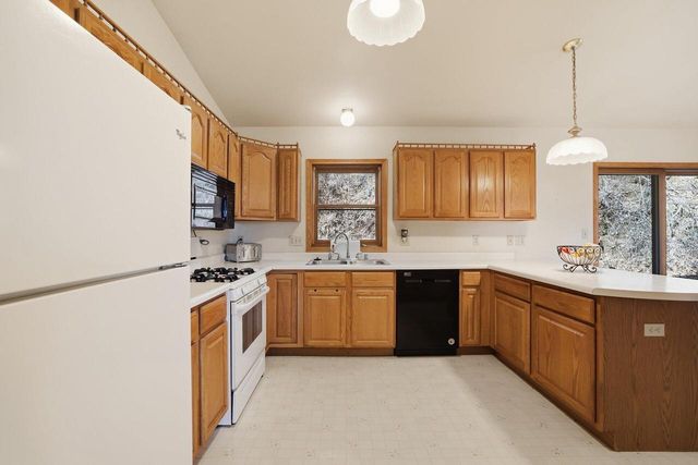 142 Riverside DRIVE, Waterford, WI 53185