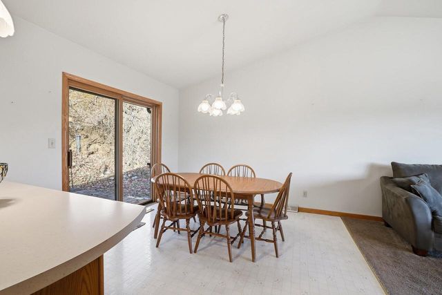 142 Riverside DRIVE, Waterford, WI 53185