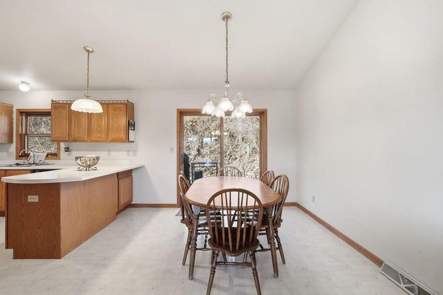 142 Riverside DRIVE, Waterford, WI 53185