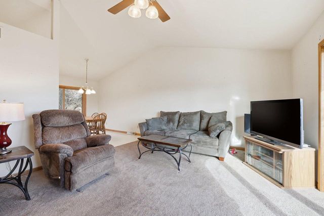 142 Riverside DRIVE, Waterford, WI 53185