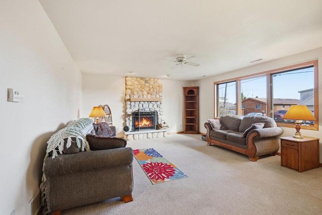 142 Riverside DRIVE, Waterford, WI 53185