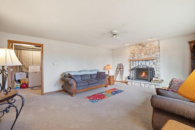 142 Riverside DRIVE, Waterford, WI 53185