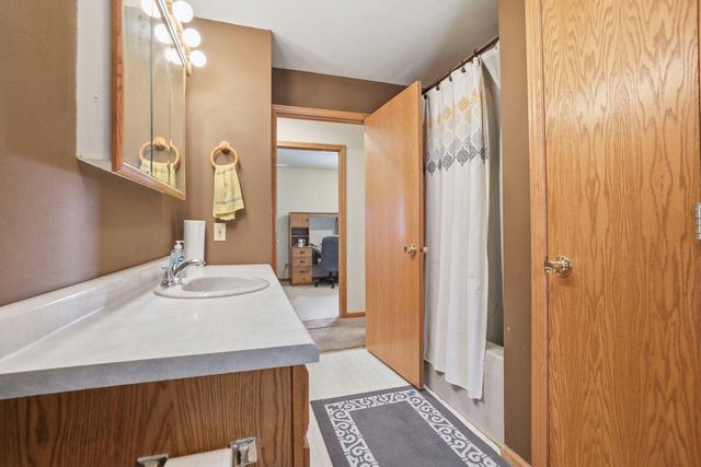 142 Riverside DRIVE, Waterford, WI 53185