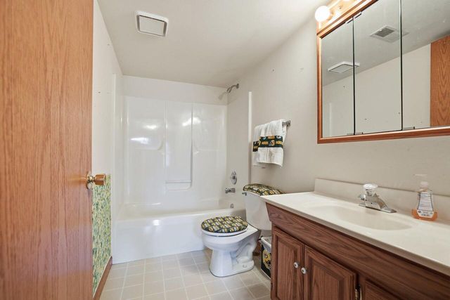 142 Riverside DRIVE, Waterford, WI 53185