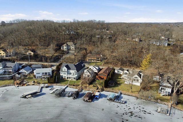 142 Riverside DRIVE, Waterford, WI 53185