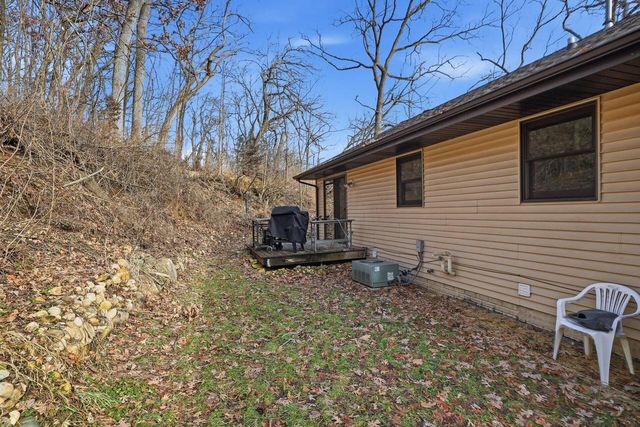 142 Riverside DRIVE, Waterford, WI 53185