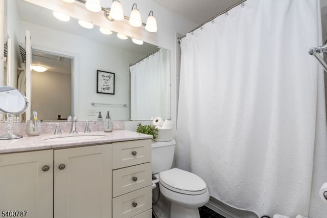 3302 Pinhorn Dr, Bridgewater Twp., NJ 08807