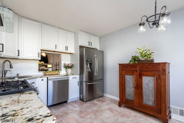 3302 Pinhorn Dr, Bridgewater Twp., NJ 08807