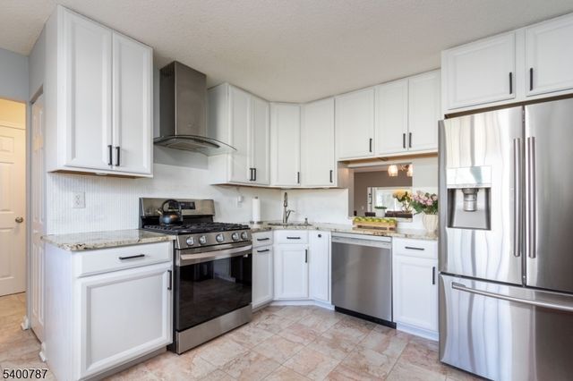 3302 Pinhorn Dr, Bridgewater Twp., NJ 08807