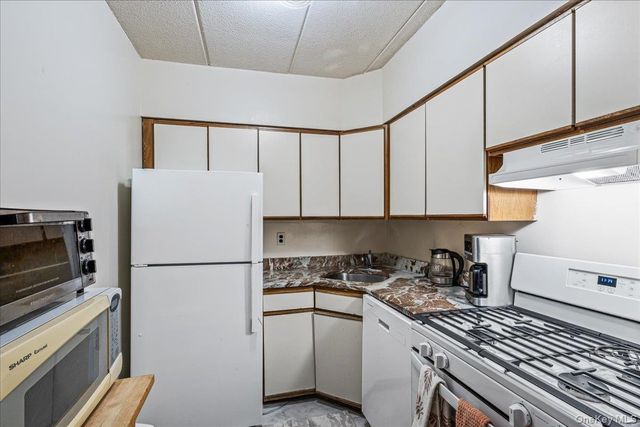 6607 242nd Street 13D, Little Neck, NY 11362