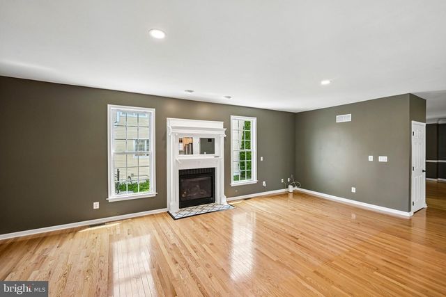30 WRIGHT DR, Chesterfield, NJ 08515