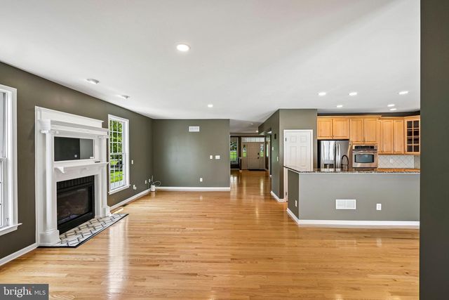 30 WRIGHT DR, Chesterfield, NJ 08515