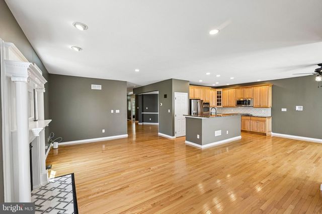 30 WRIGHT DR, Chesterfield, NJ 08515