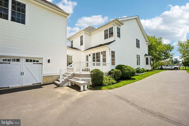 30 WRIGHT DR, Chesterfield, NJ 08515