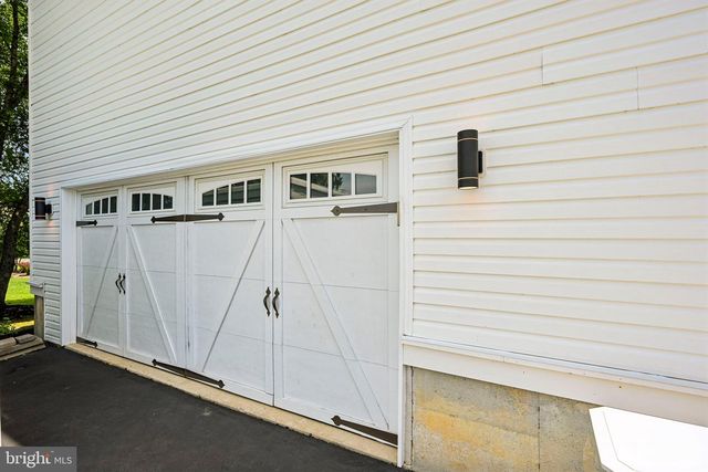 30 WRIGHT DR, Chesterfield, NJ 08515