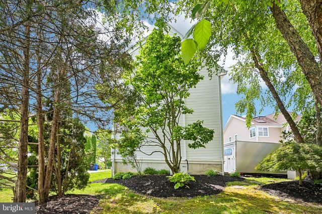 30 WRIGHT DR, Chesterfield, NJ 08515