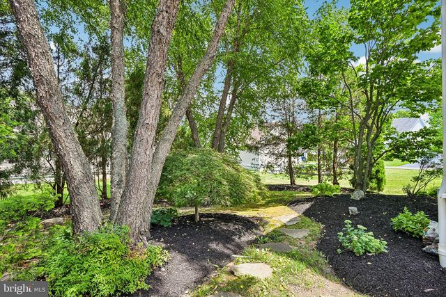 30 WRIGHT DR, Chesterfield, NJ 08515