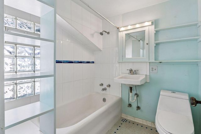 2536 30th Avenue S, Minneapolis, MN 55406