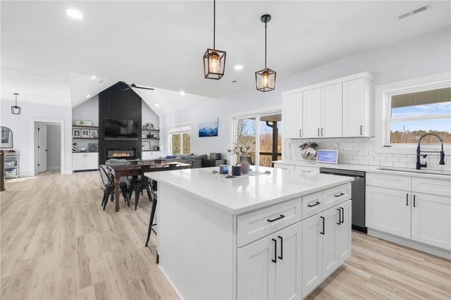 725 Hidden Falls Drive, West Union, SC 29696