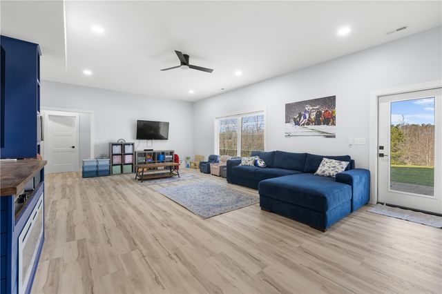 725 Hidden Falls Drive, West Union, SC 29696