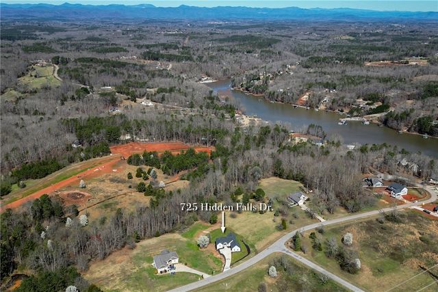 725 Hidden Falls Drive, West Union, SC 29696