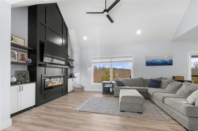 725 Hidden Falls Drive, West Union, SC 29696