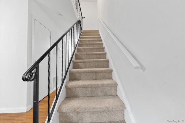 34 Wooded Way, Calverton, NY 11933