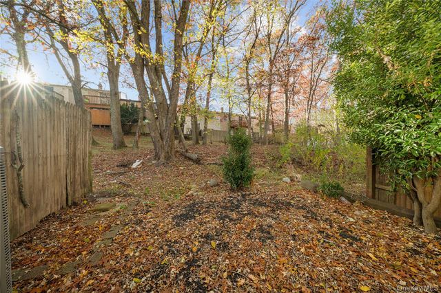 34 Wooded Way, Calverton, NY 11933