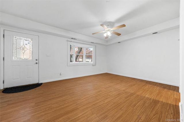 34 Wooded Way, Calverton, NY 11933