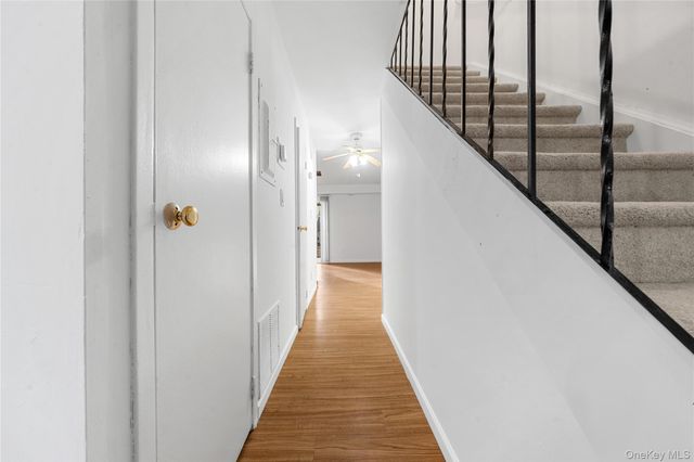 34 Wooded Way, Calverton, NY 11933