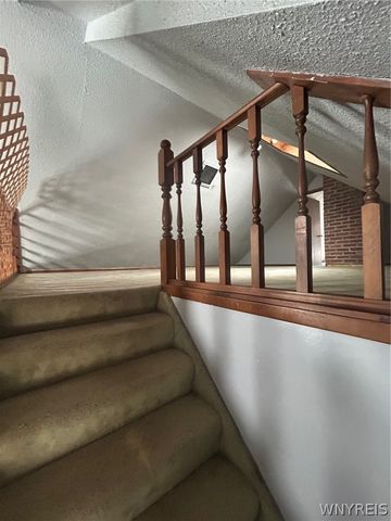 34 Sandrock Road, Buffalo, NY 14207