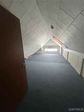 34 Sandrock Road, Buffalo, NY 14207