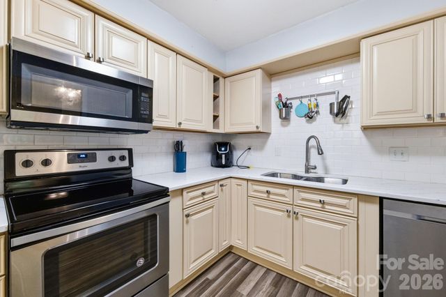 1051 Churchill Downs Court E, Charlotte, NC 28211