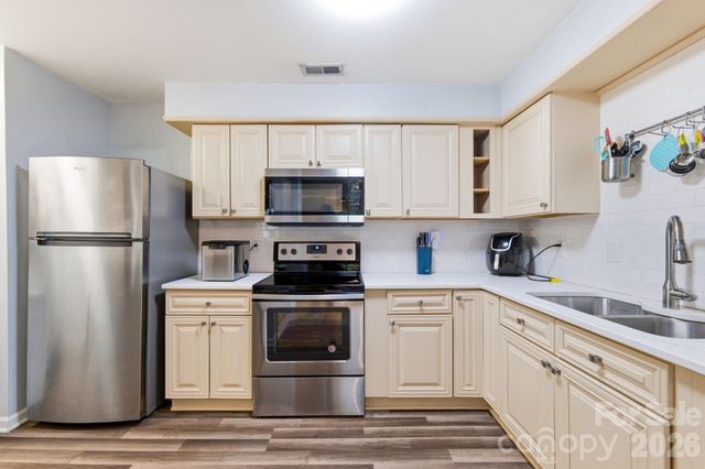 1051 Churchill Downs Court E, Charlotte, NC 28211