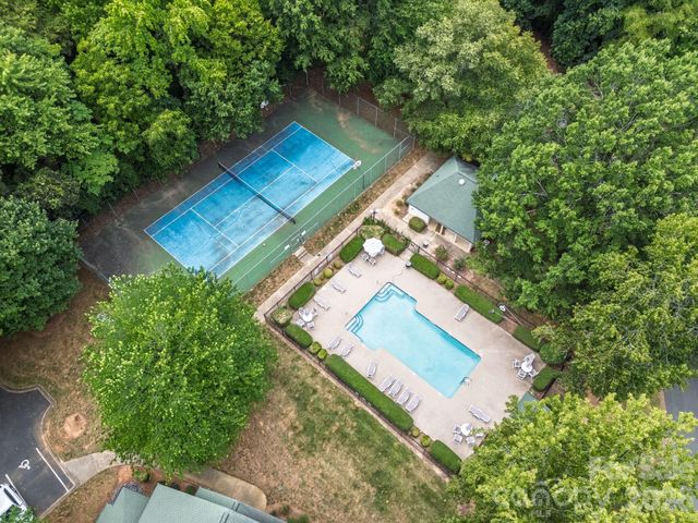 1051 Churchill Downs Court E, Charlotte, NC 28211