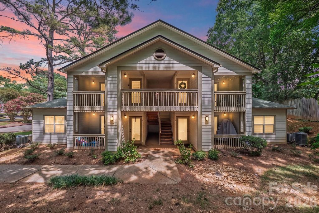 1051 Churchill Downs Court E, Charlotte, NC 28211
